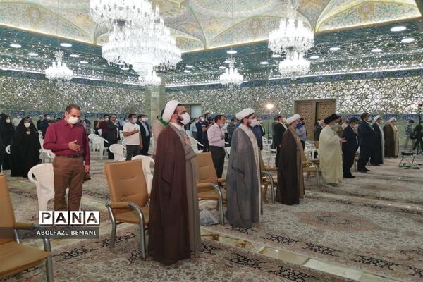 رونمایی از مجموعه عکس های حرم با عنوان «خواهر خورشید» در قم