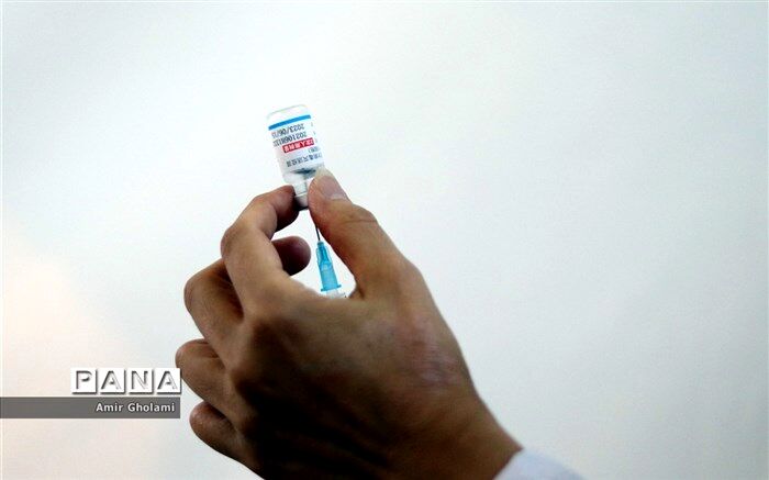 تشکر وزیر بهداشت از رییس کل بانک مرکزی برای تامین ارز مورد نیاز واکسن