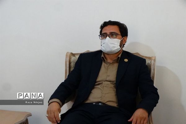 تقدیر از رتبه‌های برتر کنکور سراسری در آموزش و پرورش ناحیه یک بهارستان