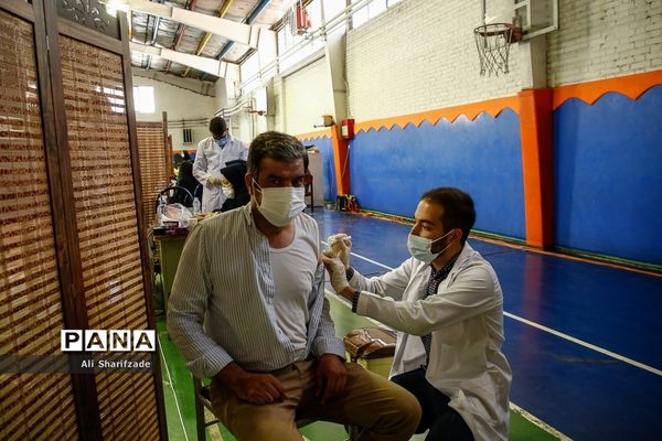 واکسیناسیون فرهنگیان در منطقه 3 آموزش و پرورش