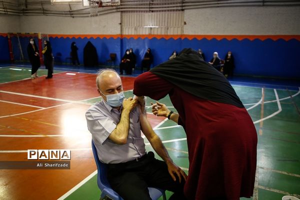 واکسیناسیون فرهنگیان در منطقه 3 آموزش و پرورش