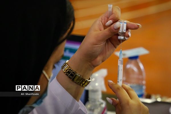 واکسیناسیون فرهنگیان در منطقه 3 آموزش و پرورش