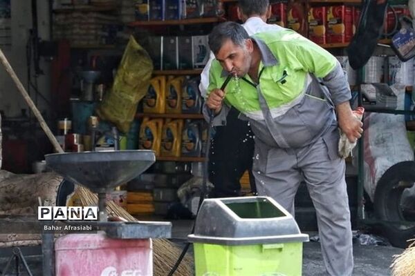 اجرای طرح جهادی شستشو معابر در  شهرک آبشناسان رباط‌کریم