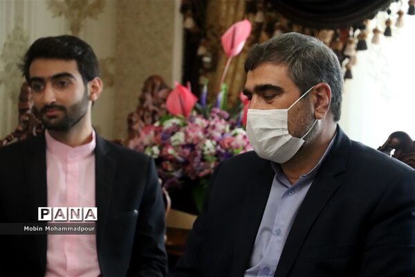 تجلیل مدیر‌کل آموزش و پرورش آذربایجان شرقی از رتبه 1 کنکور تجربی 1400