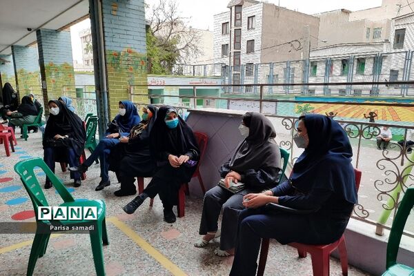 مرحله اول واکسیناسیون فرهنگیان منطقه ۱۳ در دبستان علویه
