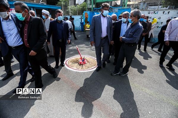 مراسم کلنگ زنی و تخریب و بازسازی سه مدرسه در منطقه 10 تهران