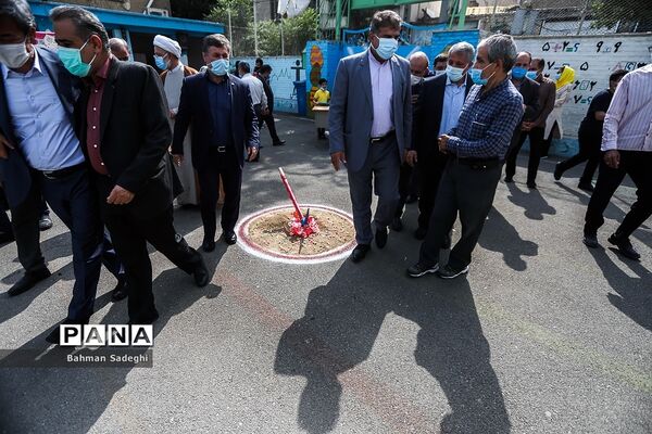 مراسم کلنگ زنی و تخریب و بازسازی سه مدرسه در منطقه 10 تهران