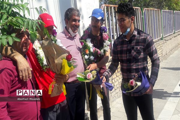 استقبال از کوهنوردان  افتخار آفرین کاشمری