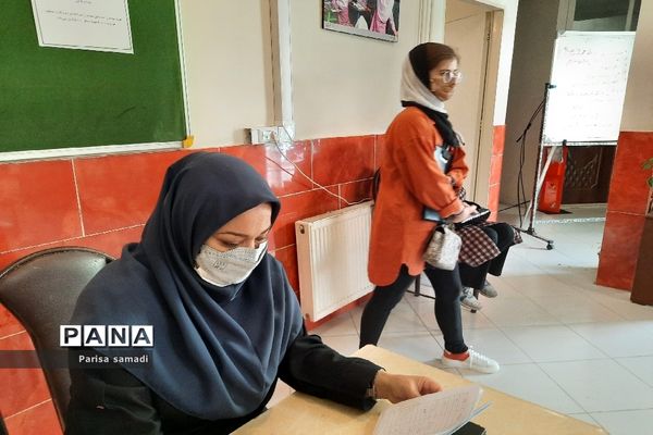 بازدید مدیر آموزش و پرورش منطقه ۱۳ از پایگاه‌های مشاوره کنکور ۱۴۰۰