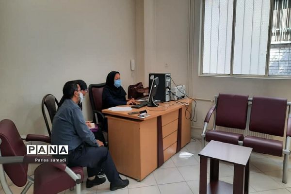 بازدید مدیر آموزش و پرورش منطقه ۱۳ از پایگاه‌های مشاوره کنکور ۱۴۰۰