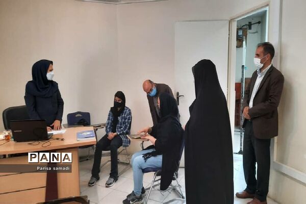 بازدید مدیر آموزش و پرورش منطقه ۱۳ از پایگاه‌های مشاوره کنکور ۱۴۰۰