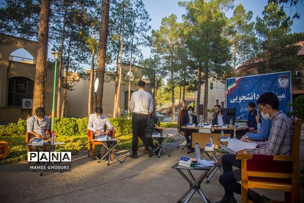 میزگرد بسیج دانشجویی قم با موضوع طرح صیانت از حقوق کاربران فضای مجازی