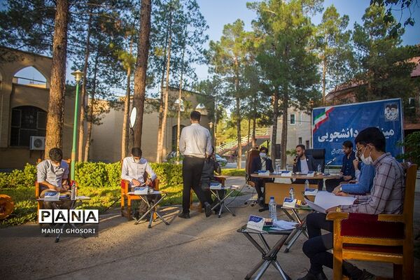 میزگرد بسیج دانشجویی قم با موضوع طرح صیانت از حقوق کاربران فضای مجازی