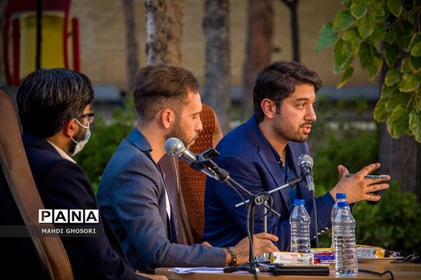 میزگرد بسیج دانشجویی قم با موضوع طرح صیانت از حقوق کاربران فضای مجازی