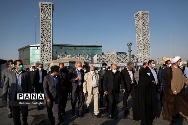 بازدید شهردارو رییس شورای شهر تهران از نمایشگاه عطر سیب