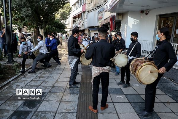 بازدید شهردارو رییس شورای شهر تهران از نمایشگاه عطر سیب