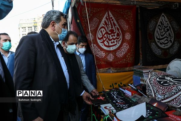 بازدید شهردارو رییس شورای شهر تهران از نمایشگاه عطر سیب