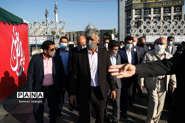 بازدید شهردارو رییس شورای شهر تهران از نمایشگاه عطر سیب