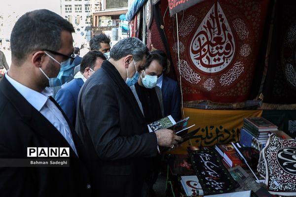 بازدید شهردارو رییس شورای شهر تهران از نمایشگاه عطر سیب