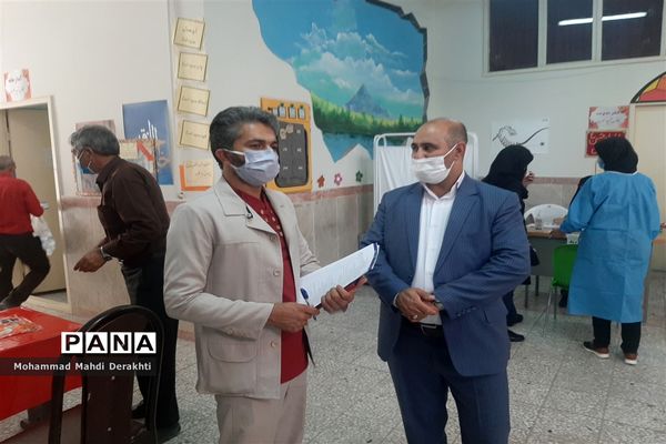 ادامه روند واکسیناسیون فرهنگیان در شهرستان بهارستان