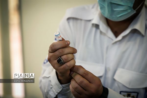 واکسیناسیون فرهنگیان در مدرسه ماندگار البرز