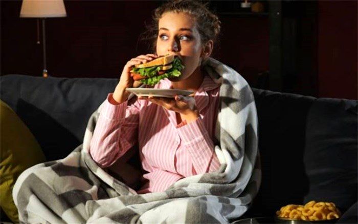 عوارض  پرخوری پیش از خواب