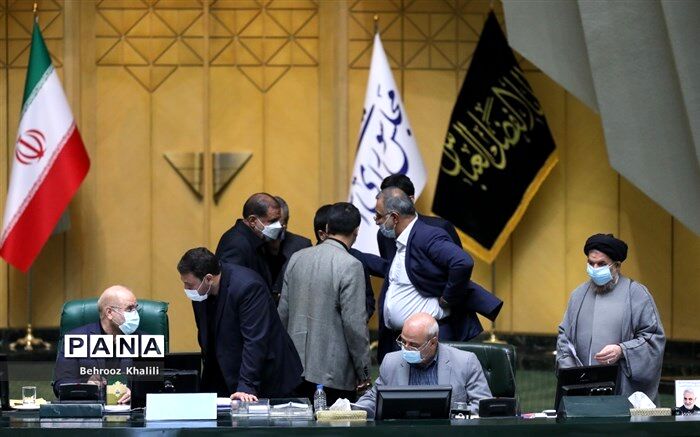 موافقت نمایندگان با تحقیق و تفحص از پرداخت حقوق‌های نجومی