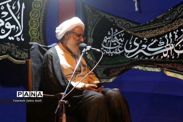 آغاز عزاداری دهه اول محرم در گلزار شهدای زابل