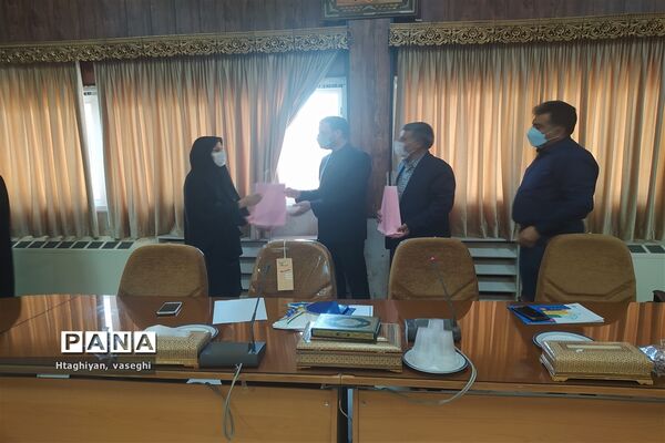 تقدیر از دانش آموز برتر جشنواره تابستان شاد و خبرنگاران برتر اداره آموزش وپرورش ناحیه4 استان اصفهان