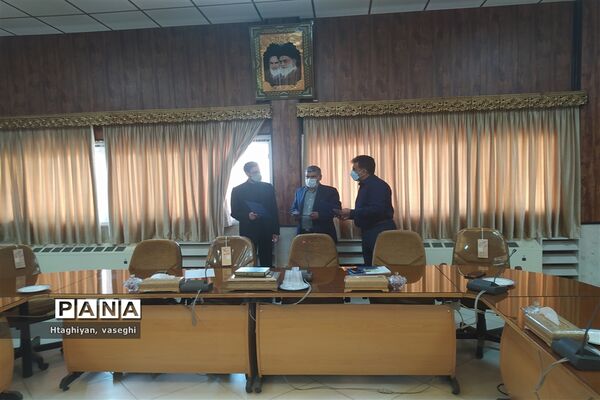 تقدیر از دانش آموز برتر جشنواره تابستان شاد و خبرنگاران برتر اداره آموزش وپرورش ناحیه4 استان اصفهان