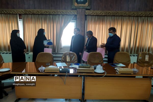 تقدیر از دانش آموز برتر جشنواره تابستان شاد و خبرنگاران برتر اداره آموزش وپرورش ناحیه4 استان اصفهان