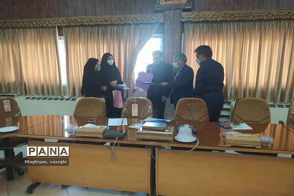 تقدیر از دانش آموز برتر جشنواره تابستان شاد و خبرنگاران برتر اداره آموزش وپرورش ناحیه4 استان اصفهان