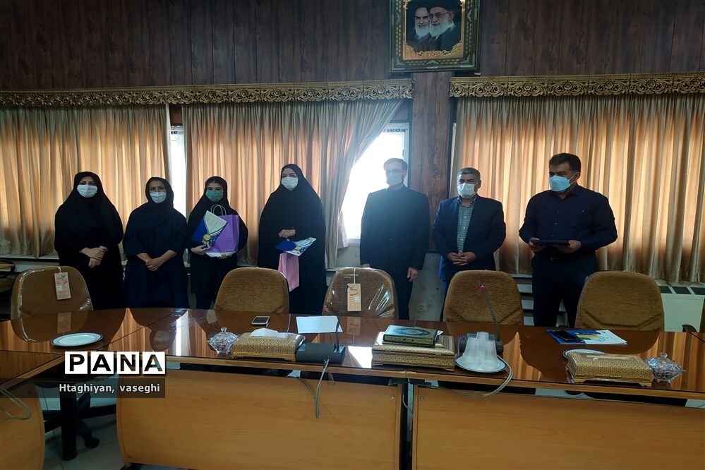 تقدیر از دانش آموز برتر جشنواره تابستان شاد و خبرنگاران برتر اداره آموزش وپرورش ناحیه4 استان اصفهان