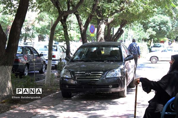 پیاده رو یا پارکینگ؟!