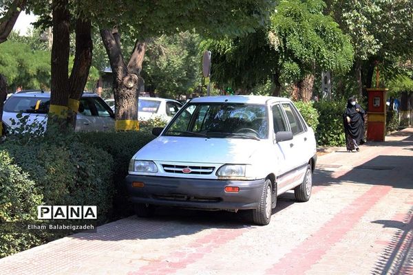 پیاده رو یا پارکینگ؟!