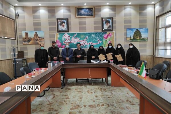 تجلیل اعضای شورای شهر ابرکوه از خبرنگاران فعال پانا