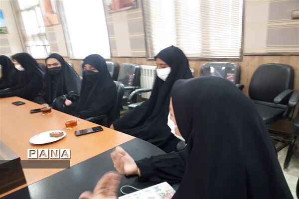 تجلیل اعضای شورای شهر ابرکوه از خبرنگاران فعال پانا
