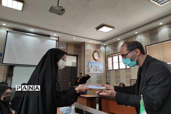 تجلیل اعضای شورای شهر ابرکوه از خبرنگاران فعال پانا
