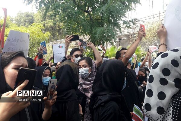 تجمع افغانستانی‌های مقیم تهران در اعتراض به تصرف شهرهای این کشور توسط طالبان