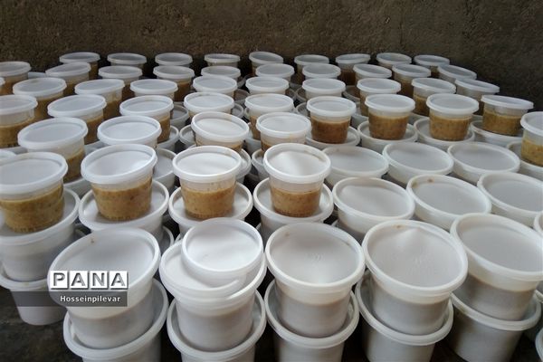 پخت نذری در  هیئت حسینی شهرستان درمیان