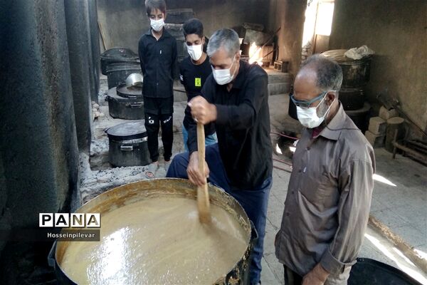پخت نذری در  هیئت حسینی شهرستان درمیان