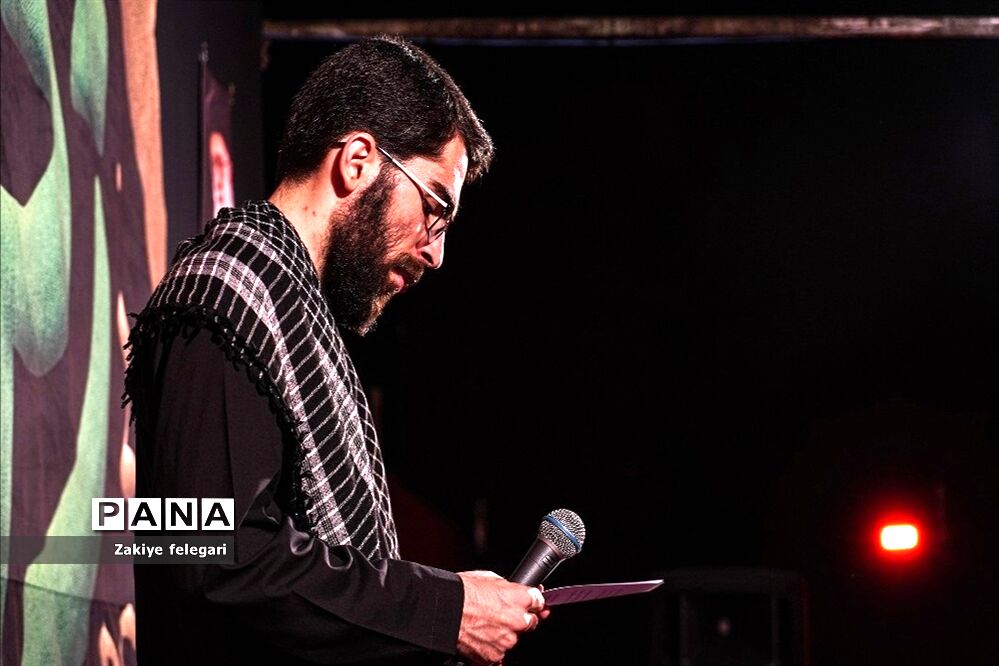عزاداری هیات نوجوانان مکتب سیدالشهدا در شهرستان بهارستان دو