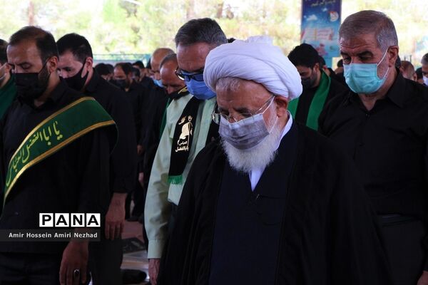 برپایی نماز ظهر عاشورا در یزد