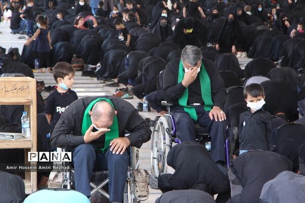 برپایی نماز ظهر عاشورا در یزد