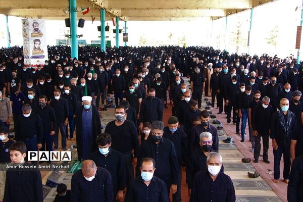 برپایی نماز ظهر عاشورا در یزد