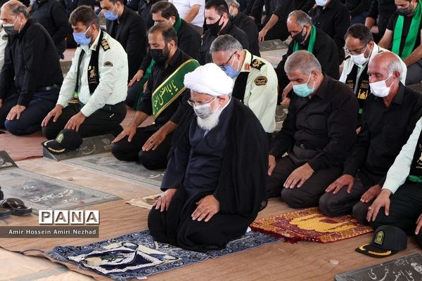 برپایی نماز ظهر عاشورا در یزد