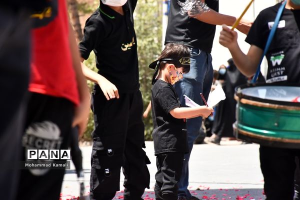 ز کودکی خادم این تبار محترمم