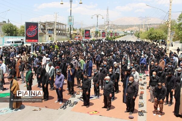 عزاداری سرور سالار شهیدان و برپایی نماز ظهر عاشورا در شهر یاسوج