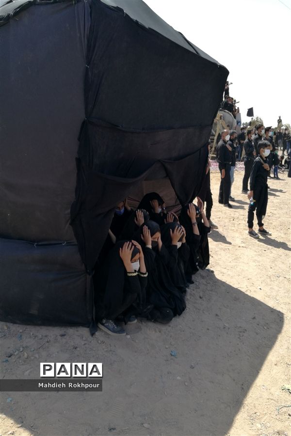 برگزاری مراسم واقعه ظهر عاشورا در حاجی آباد بیرجند