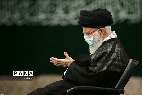 مراسم عزاداری شام غریبان با حضور رهبر انقلاب اسلامی